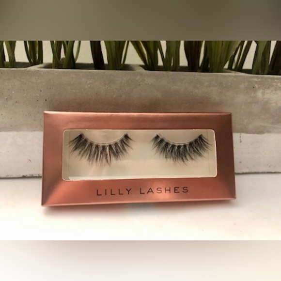 BNIB Lilly Lashes Limited Edition Faux Mink Eyelashes - Picture 3 of 3
